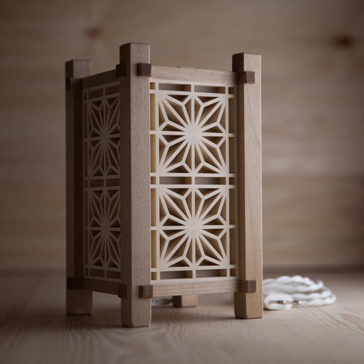 Käsityönä valmistettu kumikolyhty